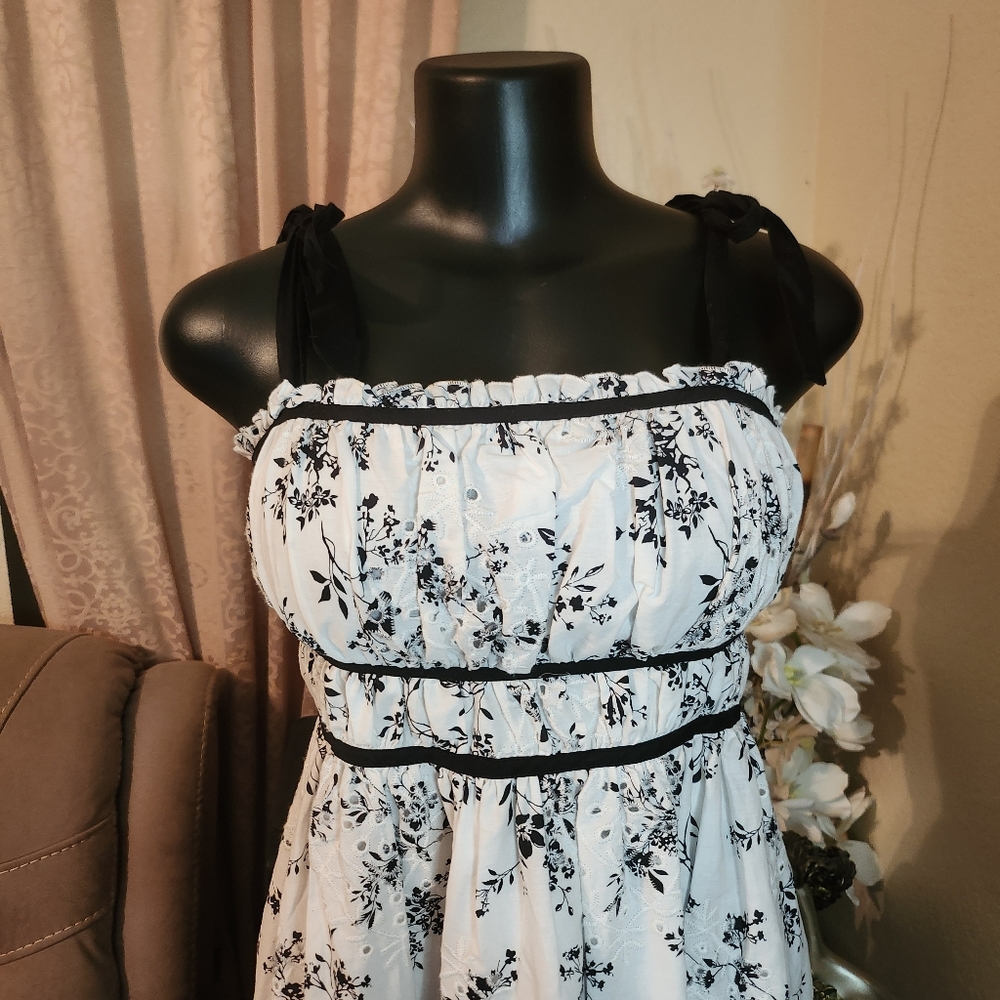 Forever 21 Floral Print Eyelet Maxi dress size S NWOT - Picture 3 of 6